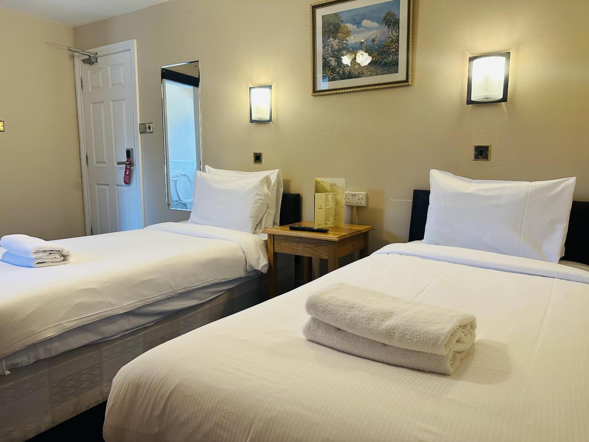 Woodcock Inn Felbridge ภายนอก รูปภาพ