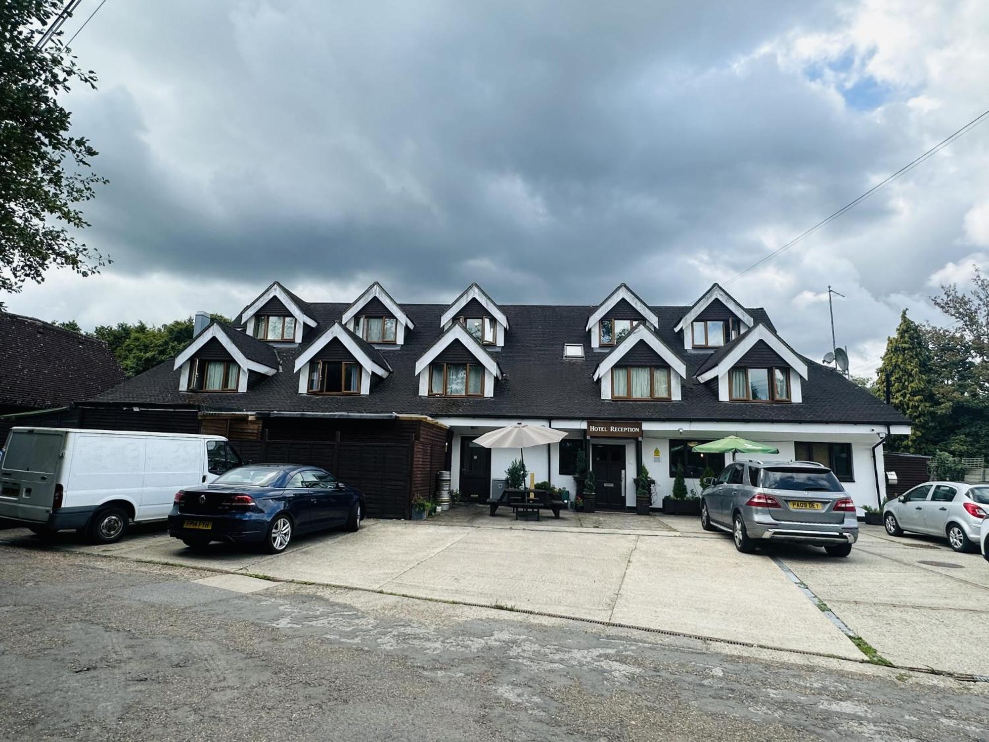 Woodcock Inn Felbridge ภายนอก รูปภาพ